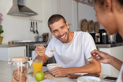Eating a healthy breakfast